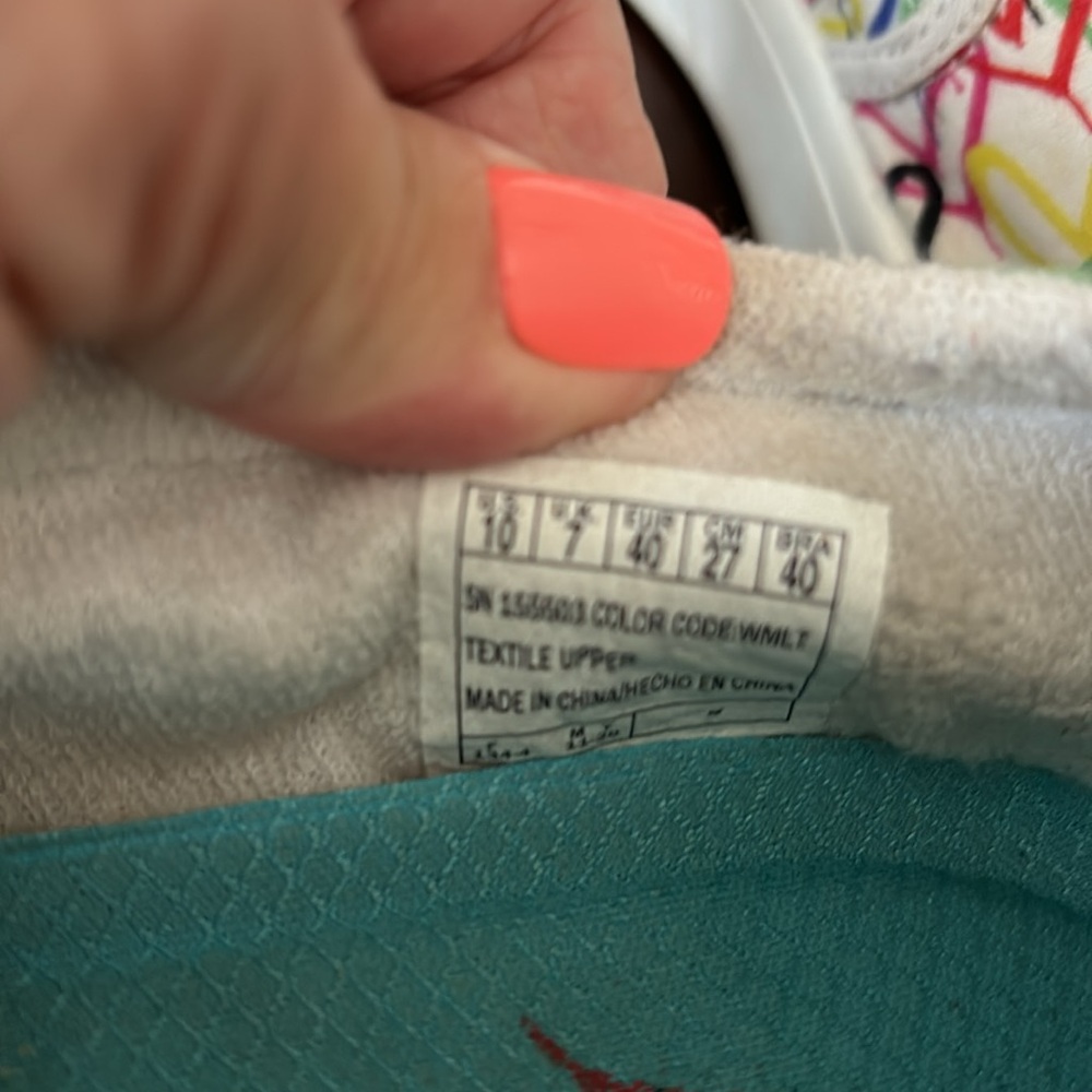 Woman’s US 10 Sketchers slip on - Picture 9 of 10